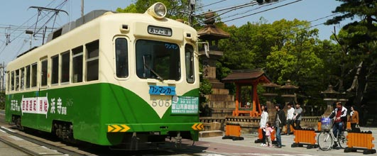 写真素材サイト「街画ガイド」より、阪堺電車(阪堺電気軌道)の写真。昔ながらの路面電車も、味わいがあっていいものです。 アイキャッチ画像。