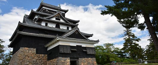 素材サイト「pixiabay」より、松江城の写真。IT-STUDIO さんの作品。 アイキャッチ画像。