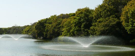 写真素材集サイト「街画ガイド」より、明石公園の写真。 アイキャッチ画像。
