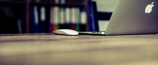 素材サイト「Pixabay」より、パソコンの写真。markusspiskeさんの作品。 アイキャッチ画像。
