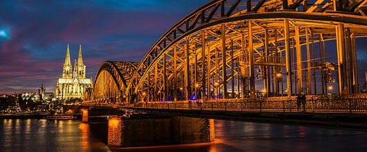 素材サイト「Pixabay」より、ケルンの写真。 377053さんの作品。 アイキャッチ画像。