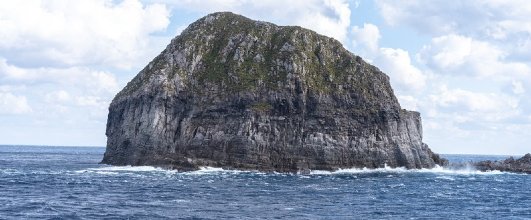 素材サイト「PAixabay」より、孤島の写真素材。珍しく、姉妹ブログと同じ写真を使いました。 アイキャッチ画像。